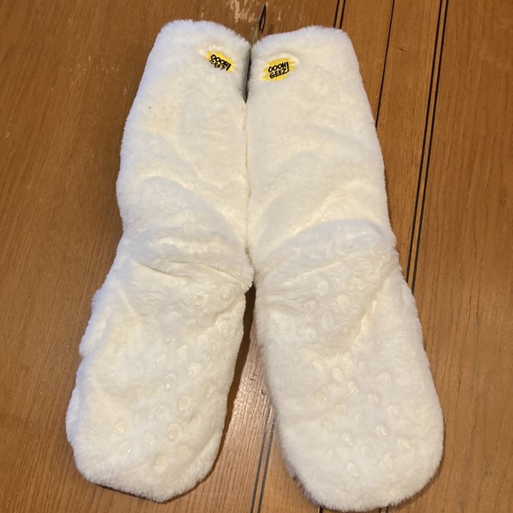 Super Plush Easter Bunny Slipper Socks. Size W 5-10. NWT - Picture 2 of 5